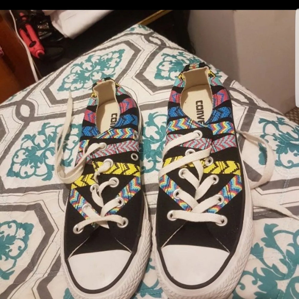 Conversw sneaker size 6
